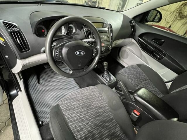 Чорний Кіа Сід, об'ємом двигуна 1.6 л та пробігом 236 тис. км за 5200 $, фото 6 на Automoto.ua