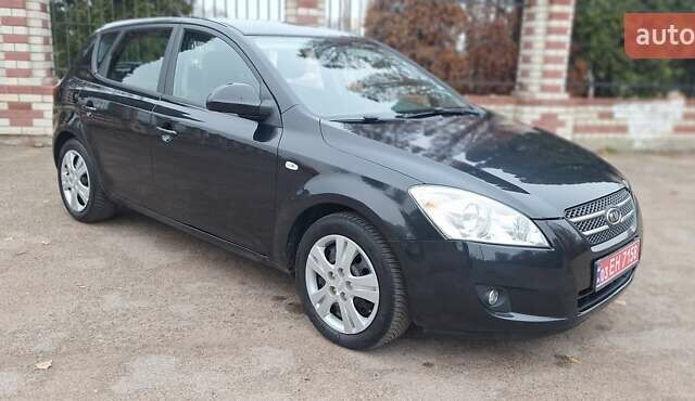 Черный Киа Сид, объемом двигателя 1.6 л и пробегом 220 тыс. км за 5850 $, фото 3 на Automoto.ua