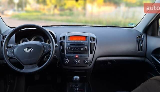 Чорний Кіа Сід, об'ємом двигуна 1.4 л та пробігом 170 тис. км за 5600 $, фото 2 на Automoto.ua