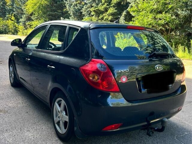 Чорний Кіа Сід, об'ємом двигуна 0 л та пробігом 220 тис. км за 4700 $, фото 2 на Automoto.ua