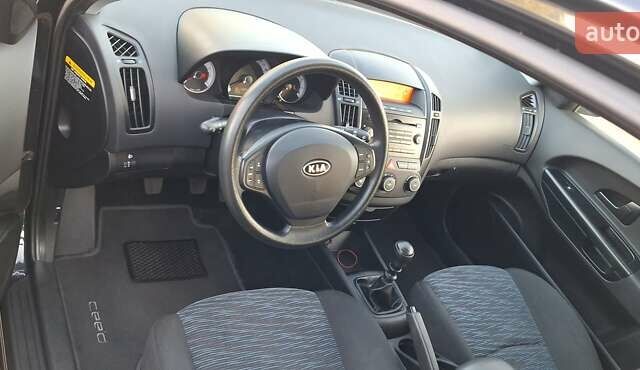 Чорний Кіа Сід, об'ємом двигуна 1.4 л та пробігом 170 тис. км за 5550 $, фото 8 на Automoto.ua