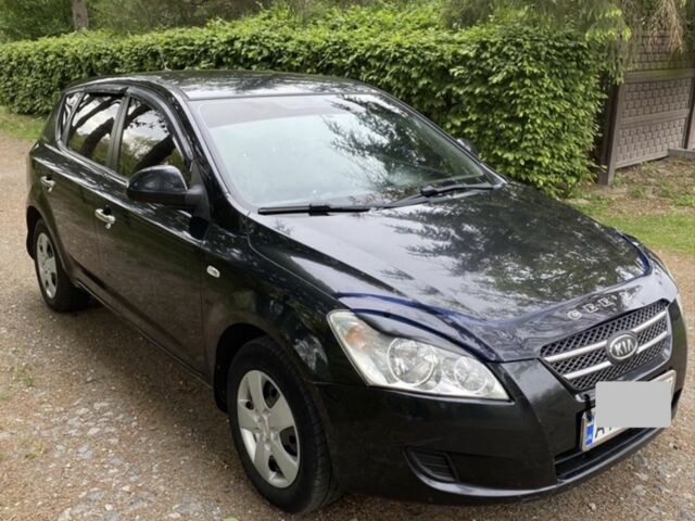 Чорний Кіа Сід, об'ємом двигуна 1.4 л та пробігом 330 тис. км за 4499 $, фото 3 на Automoto.ua