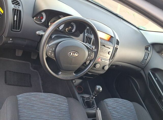 Чорний Кіа Сід, об'ємом двигуна 4 л та пробігом 170 тис. км за 5650 $, фото 20 на Automoto.ua