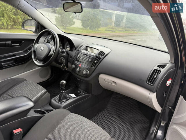 Черный Киа Сид, объемом двигателя 1.4 л и пробегом 215 тыс. км за 4600 $, фото 6 на Automoto.ua