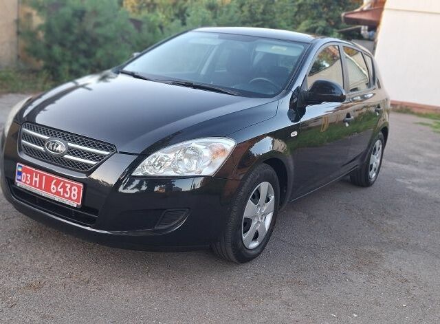 Чорний Кіа Сід, об'ємом двигуна 4 л та пробігом 170 тис. км за 5650 $, фото 4 на Automoto.ua