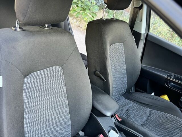 Чорний Кіа Сід, об'ємом двигуна 0 л та пробігом 220 тис. км за 4700 $, фото 8 на Automoto.ua