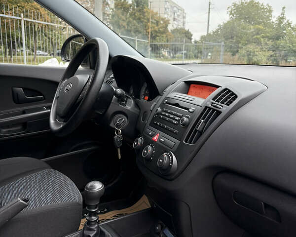 Чорний Кіа Сід, об'ємом двигуна 1.4 л та пробігом 185 тис. км за 5800 $, фото 59 на Automoto.ua