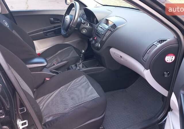 Черный Киа Сид, объемом двигателя 1.6 л и пробегом 165 тыс. км за 6300 $, фото 10 на Automoto.ua