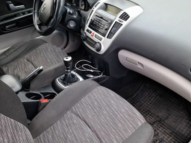 Чорний Кіа Сід, об'ємом двигуна 1.6 л та пробігом 203 тис. км за 6300 $, фото 4 на Automoto.ua