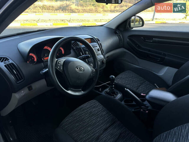 Чорний Кіа Сід, об'ємом двигуна 1.4 л та пробігом 212 тис. км за 4999 $, фото 5 на Automoto.ua