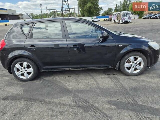 Черный Киа Сид, объемом двигателя 1.6 л и пробегом 242 тыс. км за 5899 $, фото 4 на Automoto.ua