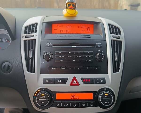 Черный Киа Сид, объемом двигателя 2 л и пробегом 281 тыс. км за 6100 $, фото 15 на Automoto.ua