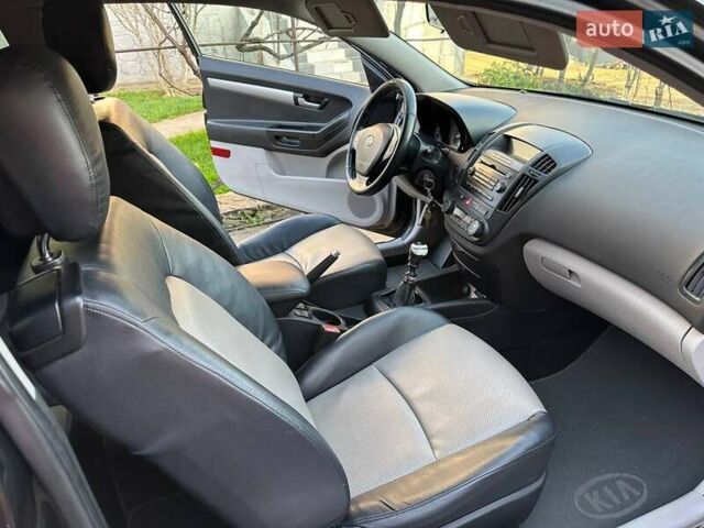 Чорний Кіа Сід, об'ємом двигуна 1.6 л та пробігом 149 тис. км за 5600 $, фото 23 на Automoto.ua
