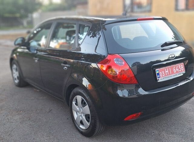 Чорний Кіа Сід, об'ємом двигуна 4 л та пробігом 170 тис. км за 5650 $, фото 5 на Automoto.ua