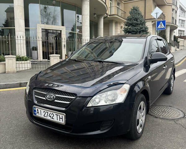 Черный Киа Сид, объемом двигателя 1.4 л и пробегом 334 тыс. км за 3999 $, фото 1 на Automoto.ua
