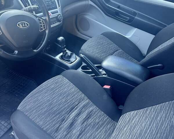 Чорний Кіа Сід, об'ємом двигуна 2 л та пробігом 252 тис. км за 6400 $, фото 17 на Automoto.ua