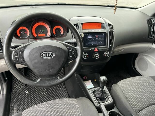 Чорний Кіа Сід, об'ємом двигуна 1.4 л та пробігом 198 тис. км за 116 $, фото 7 на Automoto.ua