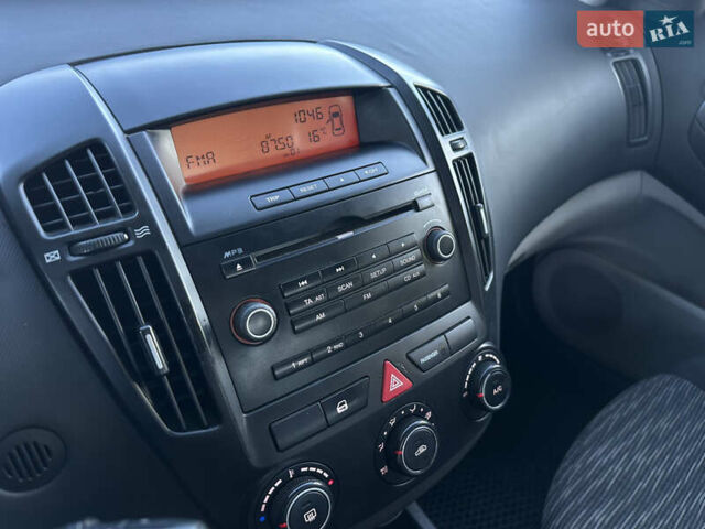 Чорний Кіа Сід, об'ємом двигуна 1.4 л та пробігом 212 тис. км за 4999 $, фото 6 на Automoto.ua