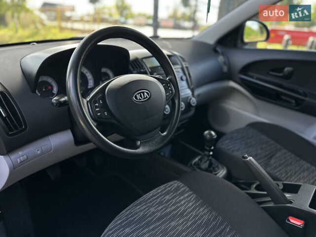 Чорний Кіа Сід, об'ємом двигуна 1.4 л та пробігом 226 тис. км за 5900 $, фото 29 на Automoto.ua