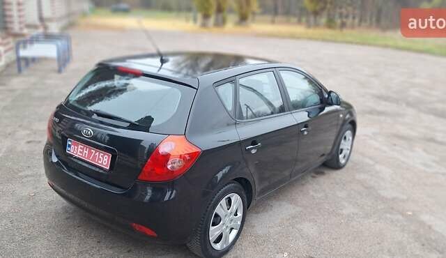 Черный Киа Сид, объемом двигателя 1.6 л и пробегом 220 тыс. км за 5850 $, фото 16 на Automoto.ua