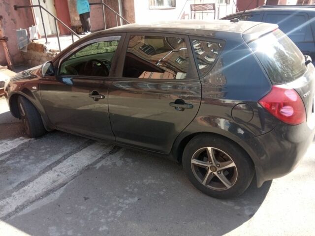 Черный Киа Сид, объемом двигателя 1.6 л и пробегом 284 тыс. км за 4600 $, фото 2 на Automoto.ua