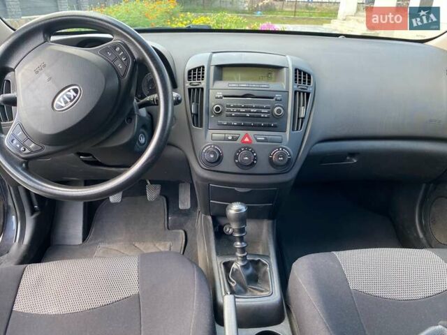 Кіа Сід 2008 у Сарнах на Automoto.ua Чорний Кіа Сід, об'ємом двигуна 1.4 л та пробігом 249 тис. км за 5200 $, фото 4 на Automoto.ua