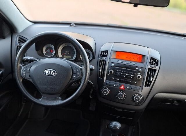 Чорний Кіа Сід, об'ємом двигуна 4 л та пробігом 170 тис. км за 5650 $, фото 21 на Automoto.ua