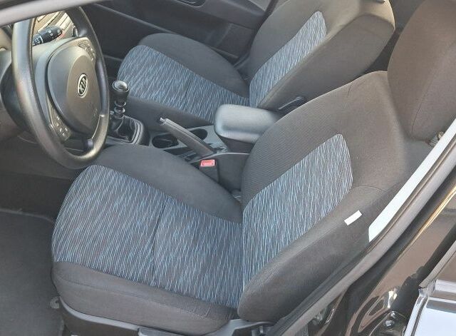Чорний Кіа Сід, об'ємом двигуна 4 л та пробігом 170 тис. км за 5650 $, фото 19 на Automoto.ua