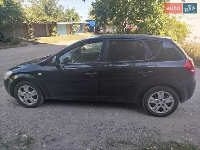 Черный Киа Сид, объемом двигателя 1.4 л и пробегом 140 тыс. км за 5000 $, фото 3 на Automoto.ua