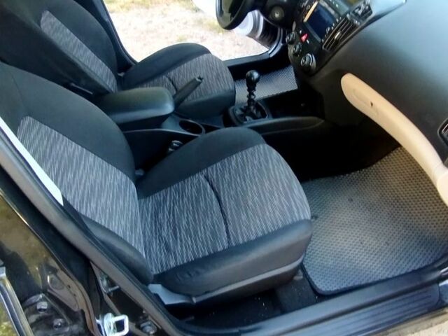 Чорний Кіа Сід, об'ємом двигуна 1.4 л та пробігом 140 тис. км за 5000 $, фото 5 на Automoto.ua