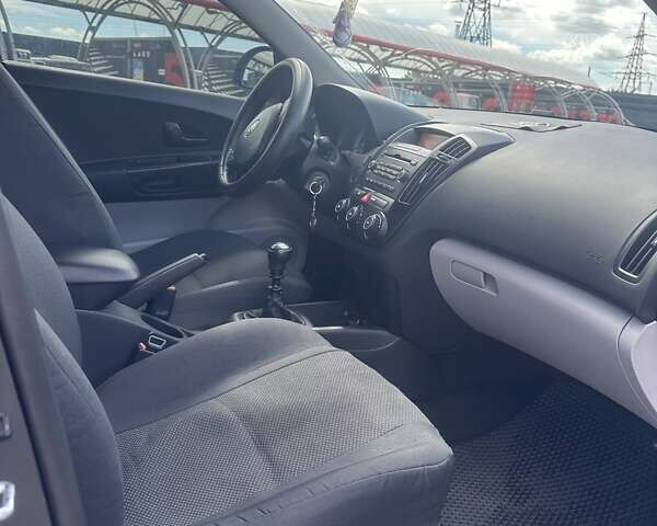 Чорний Кіа Сід, об'ємом двигуна 1.4 л та пробігом 182 тис. км за 6100 $, фото 7 на Automoto.ua