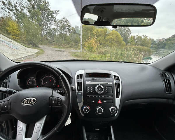 Черный Киа Сид, объемом двигателя 1.4 л и пробегом 178 тыс. км за 6800 $, фото 10 на Automoto.ua