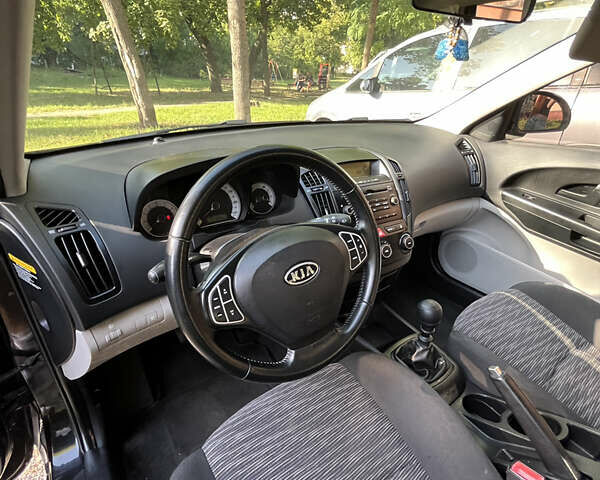 Чорний Кіа Сід, об'ємом двигуна 1.4 л та пробігом 175 тис. км за 6500 $, фото 13 на Automoto.ua