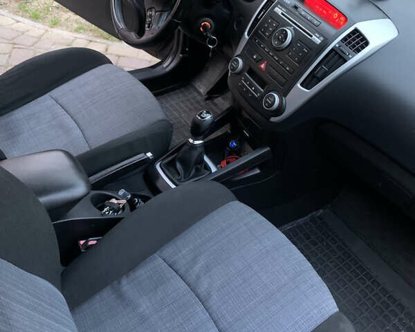 Чорний Кіа Сід, об'ємом двигуна 1.58 л та пробігом 260 тис. км за 6500 $, фото 15 на Automoto.ua