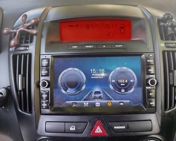 Черный Киа Сид, объемом двигателя 1.4 л и пробегом 140 тыс. км за 5000 $, фото 5 на Automoto.ua