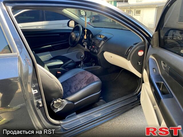Черный Киа Сид, объемом двигателя 1.6 л и пробегом 194 тыс. км за 5800 $, фото 5 на Automoto.ua