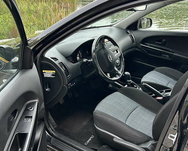 Черный Киа Сид, объемом двигателя 1.4 л и пробегом 178 тыс. км за 6800 $, фото 8 на Automoto.ua