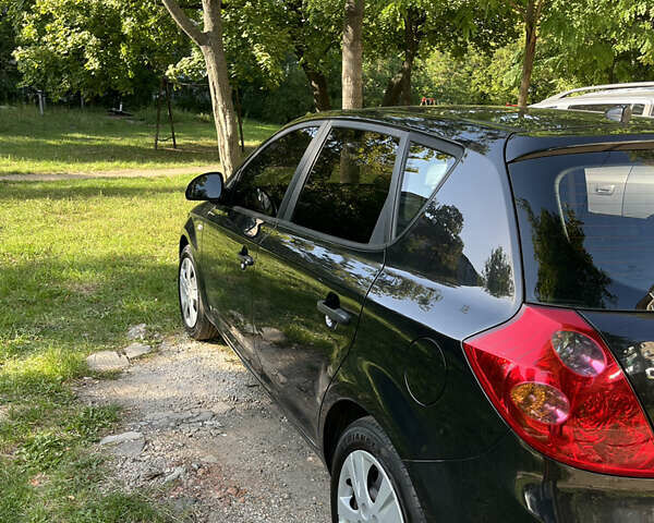 Чорний Кіа Сід, об'ємом двигуна 1.4 л та пробігом 175 тис. км за 6500 $, фото 3 на Automoto.ua