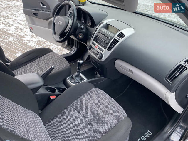 Черный Киа Сид, объемом двигателя 1.4 л и пробегом 196 тыс. км за 5395 $, фото 13 на Automoto.ua