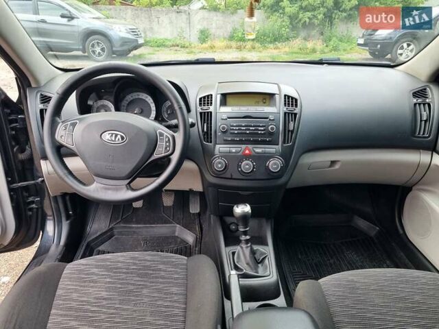Чорний Кіа Сід, об'ємом двигуна 1.4 л та пробігом 236 тис. км за 4499 $, фото 4 на Automoto.ua