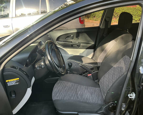 Чорний Кіа Сід, об'ємом двигуна 1.4 л та пробігом 175 тис. км за 6500 $, фото 9 на Automoto.ua