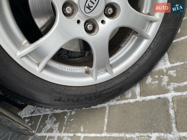 Черный Киа Сид, объемом двигателя 1.4 л и пробегом 196 тыс. км за 5395 $, фото 24 на Automoto.ua