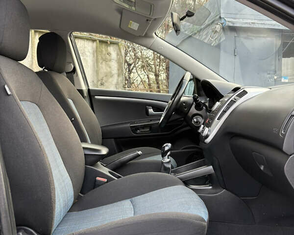 Чорний Кіа Сід, об'ємом двигуна 1.6 л та пробігом 220 тис. км за 6700 $, фото 47 на Automoto.ua