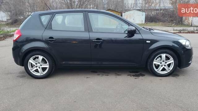 Черный Киа Сид, объемом двигателя 1.4 л и пробегом 215 тыс. км за 6000 $, фото 7 на Automoto.ua