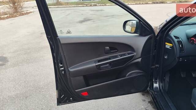 Черный Киа Сид, объемом двигателя 1.4 л и пробегом 215 тыс. км за 6000 $, фото 17 на Automoto.ua