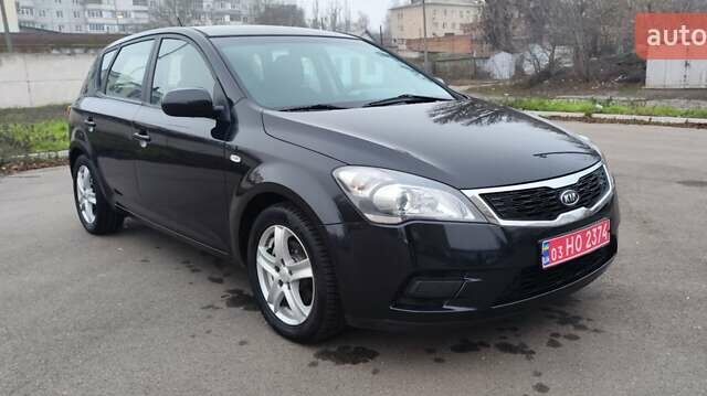Черный Киа Сид, объемом двигателя 1.4 л и пробегом 215 тыс. км за 6000 $, фото 1 на Automoto.ua