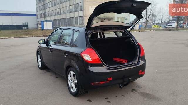 Черный Киа Сид, объемом двигателя 1.4 л и пробегом 215 тыс. км за 6000 $, фото 8 на Automoto.ua