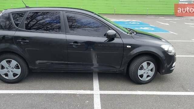 Черный Киа Сид, объемом двигателя 1.59 л и пробегом 327 тыс. км за 7750 $, фото 1 на Automoto.ua