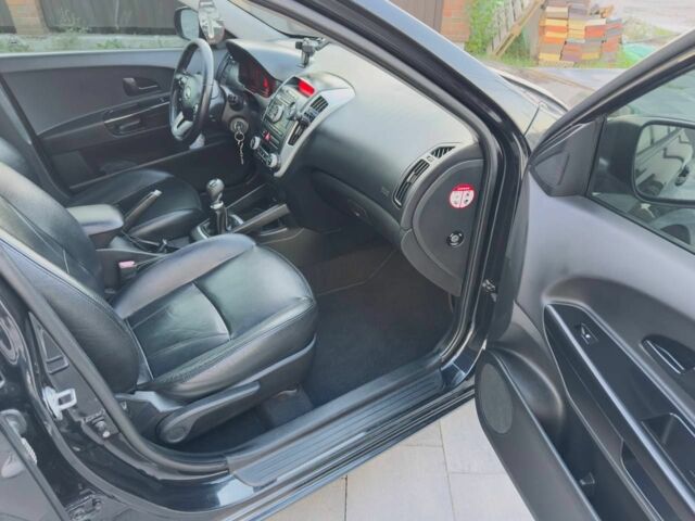 Чорний Кіа Сід, об'ємом двигуна 1.6 л та пробігом 185 тис. км за 6800 $, фото 7 на Automoto.ua