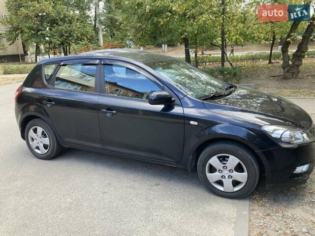 Черный Киа Сид, объемом двигателя 1.59 л и пробегом 158 тыс. км за 8300 $, фото 5 на Automoto.ua